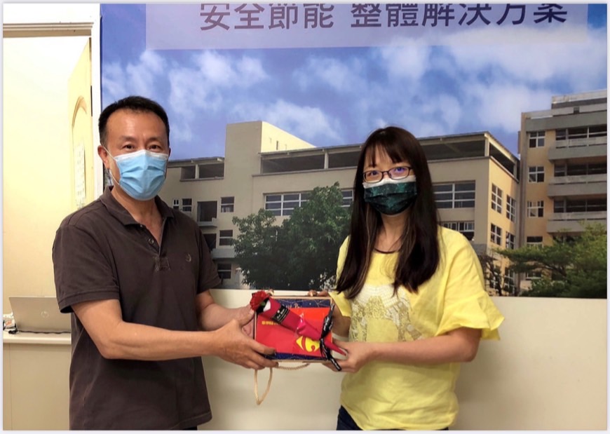 外點同仁一齊慶祝 1