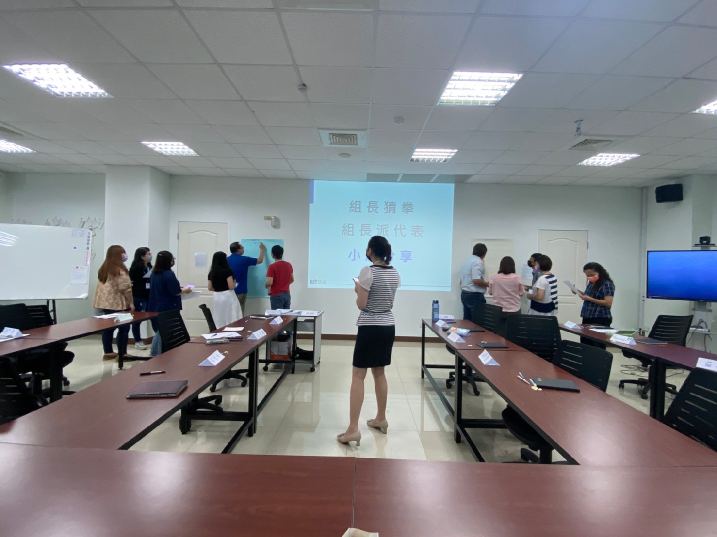 分組完成一系列的團隊任務 1