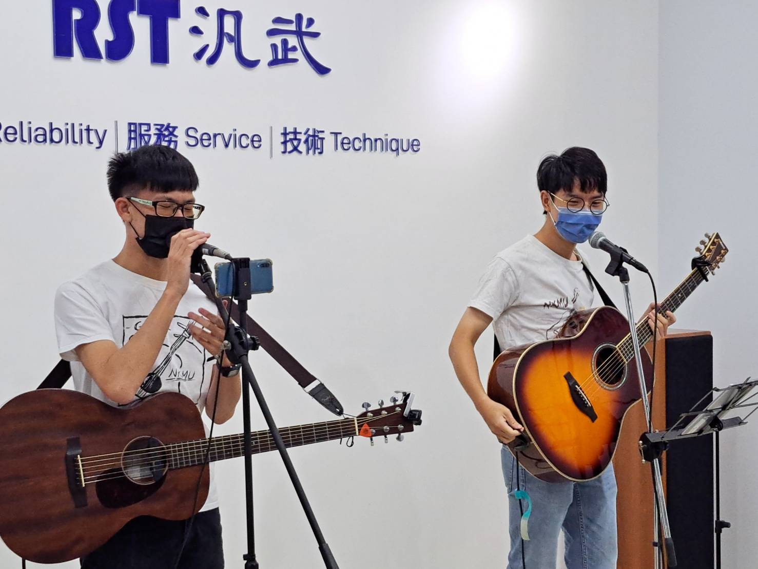 汎武 吉他社老師 彈唱演出 1