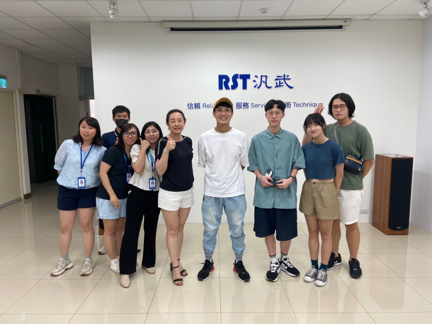 宮能安老師與辛苦的活動工作人員 1