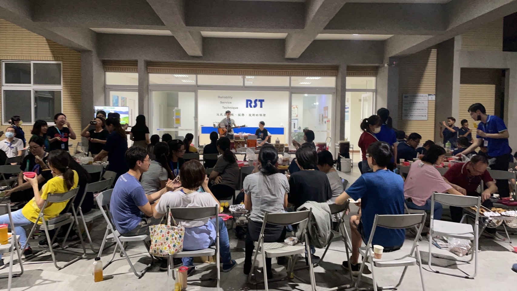 欣賞吉他社表演 1