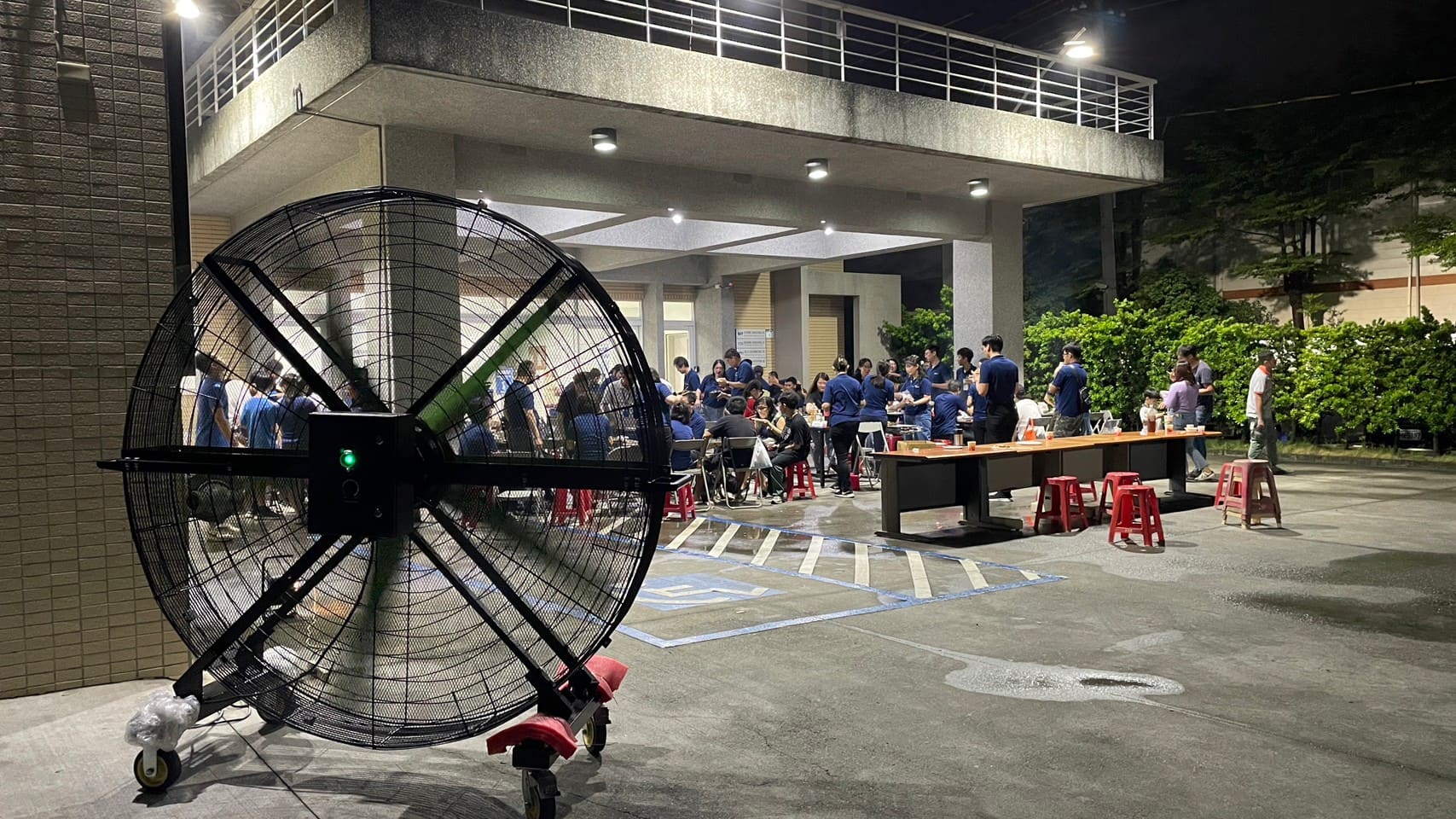 建準工業大立扇 烤肉不會熱！ 1