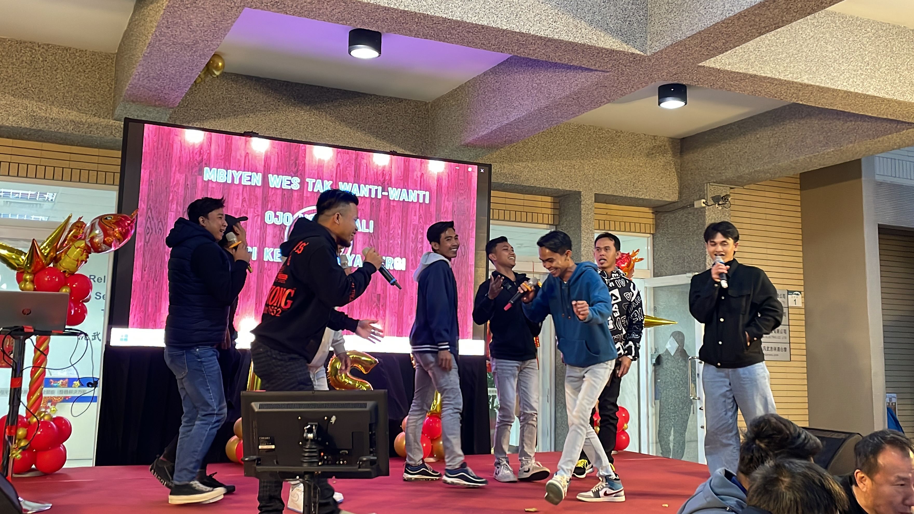 外籍移工 歡唱表演 1