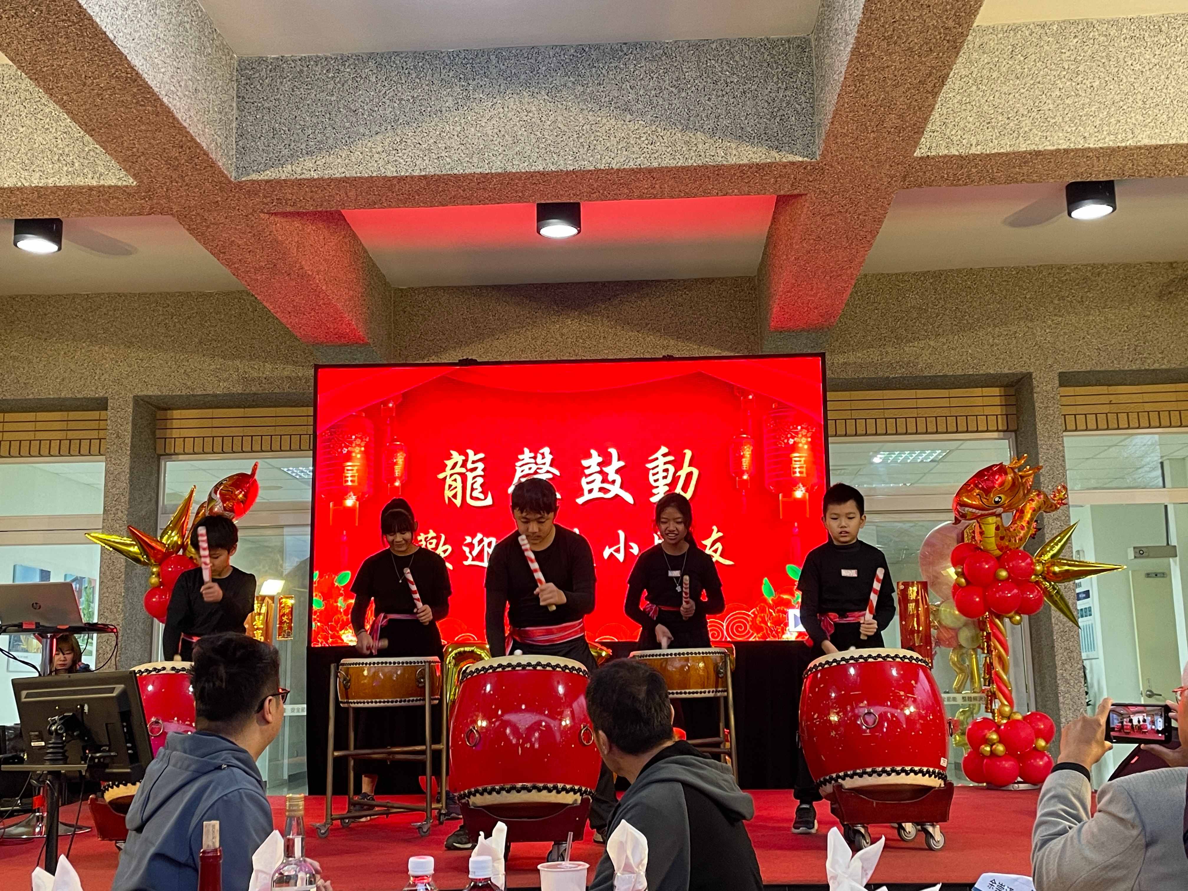 由南高雄家扶中心帶來晚宴開場表演 1