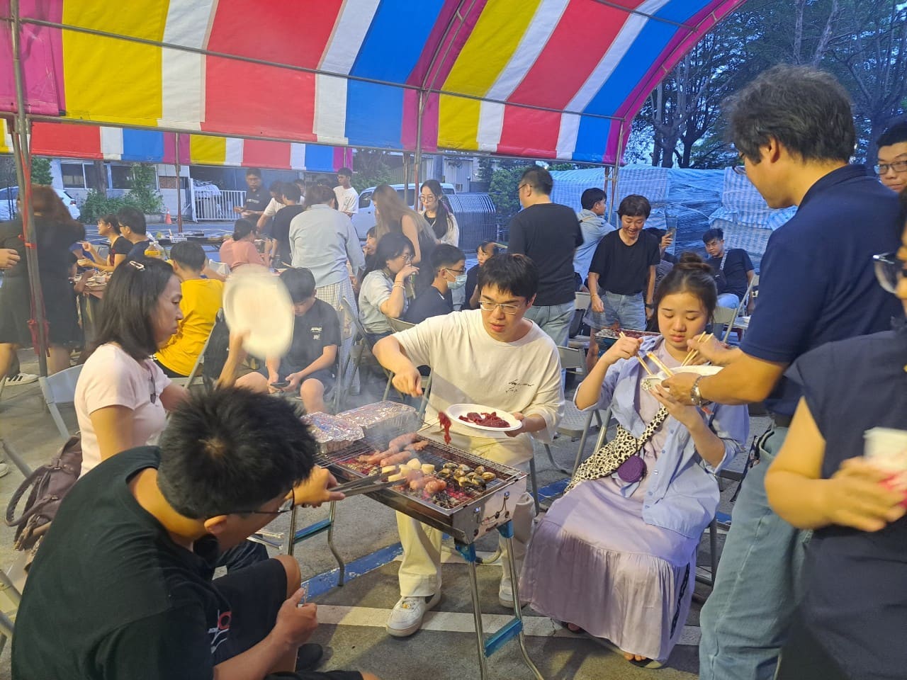 烤肉好熱鬧 1