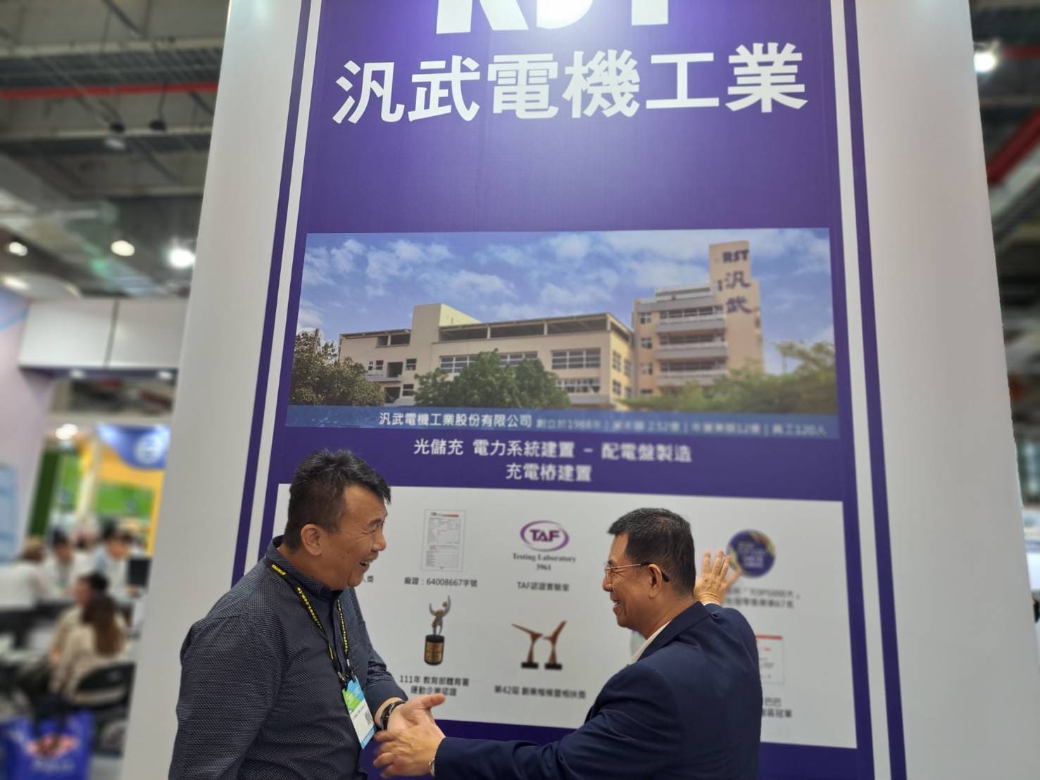 謝董與貴賓交流 1