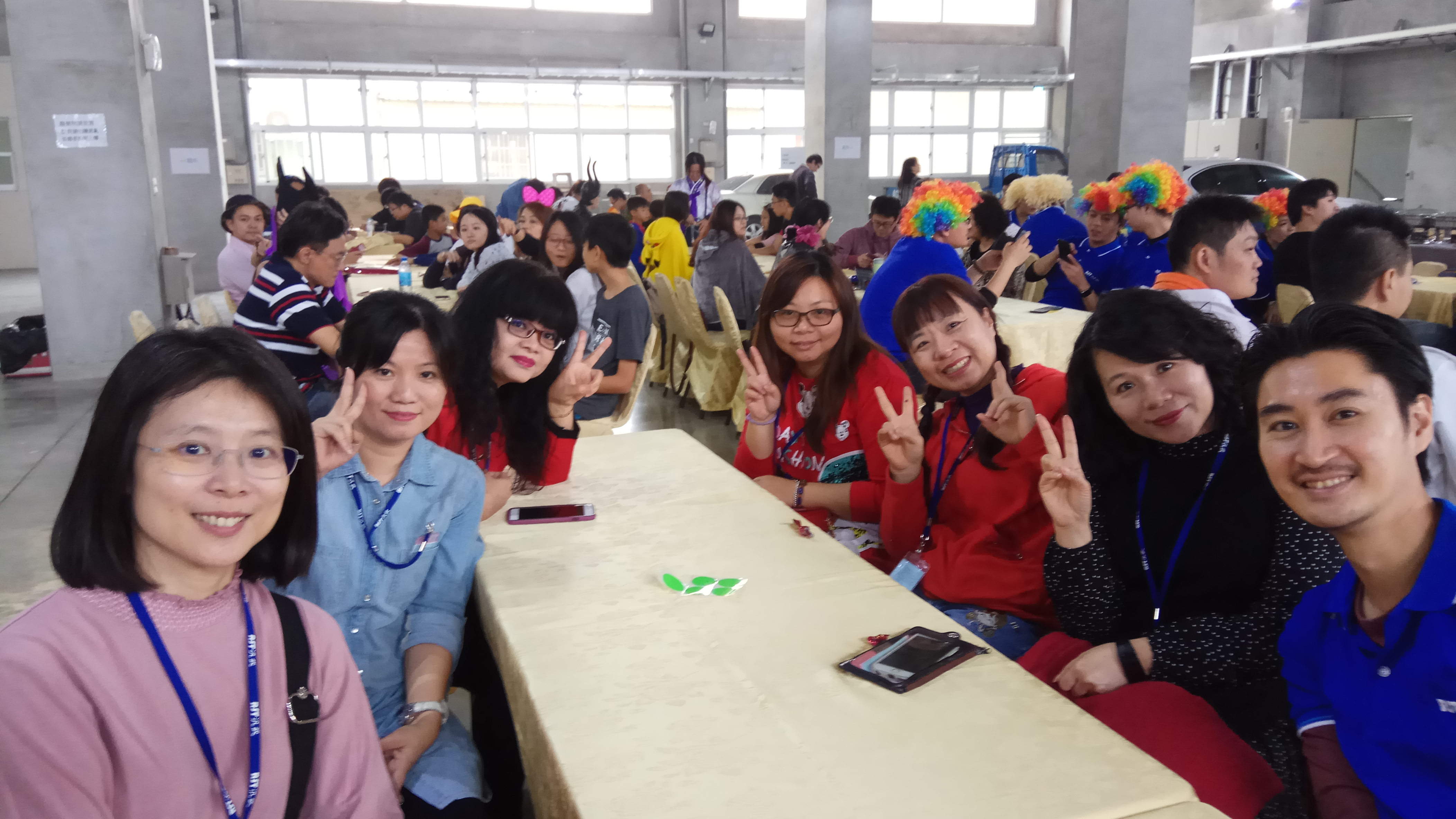 尾牙娛樂效果十足  抽獎加碼 滿載而歸 1